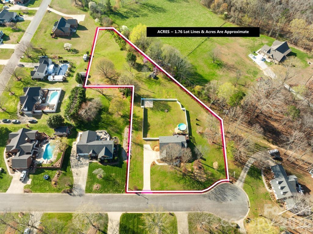105 Laura Court Property Photo 1
