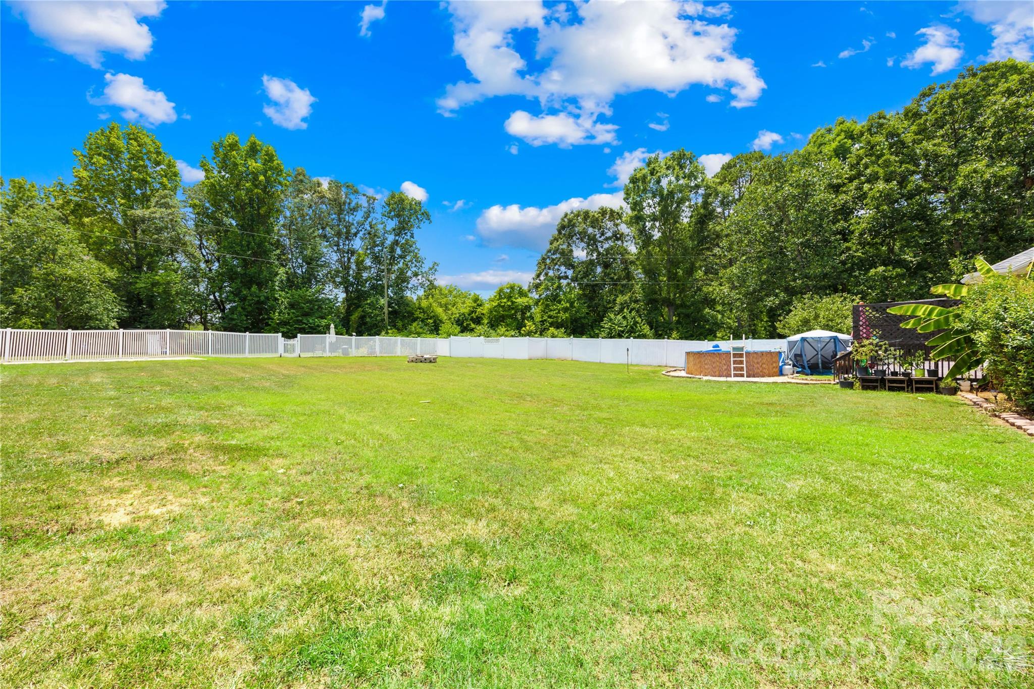 105 Laura Court Property Photo 32