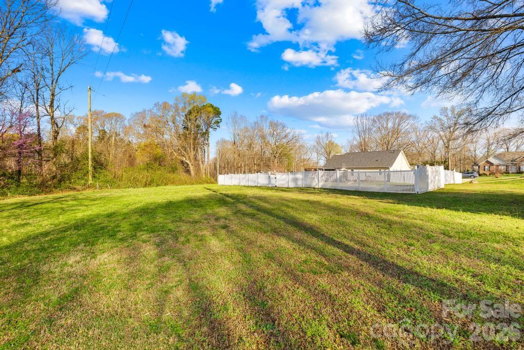 105 Laura Court Property Photo 33