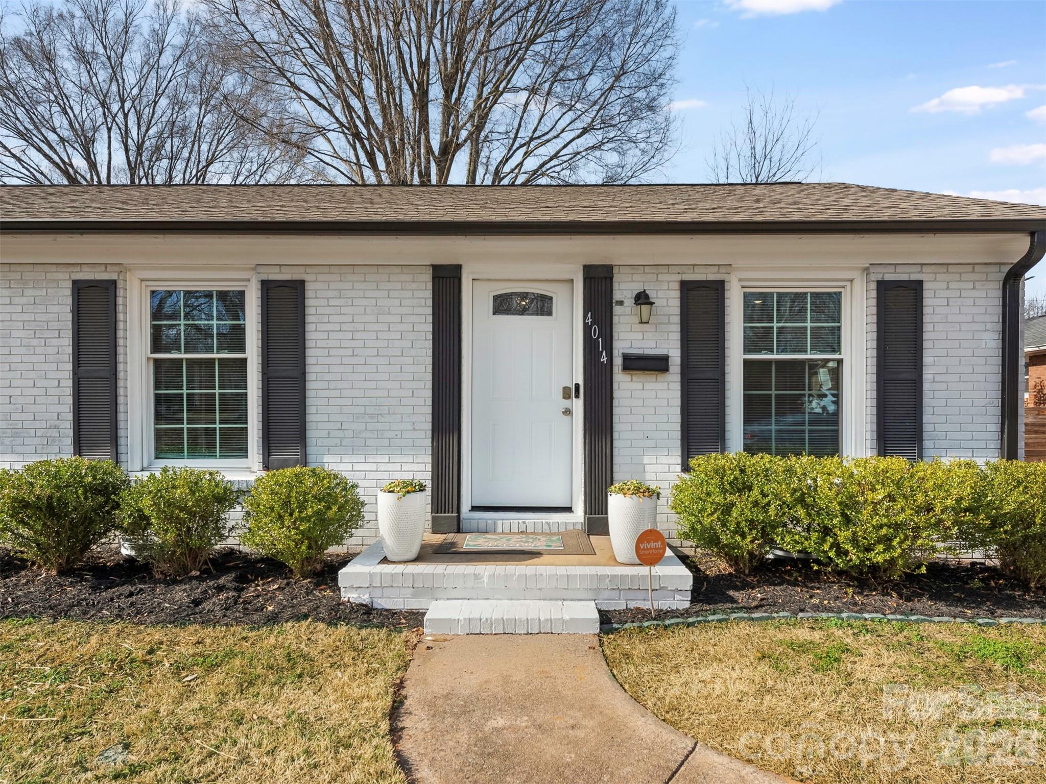 4014 Fieldcrest Road Property Photo 2