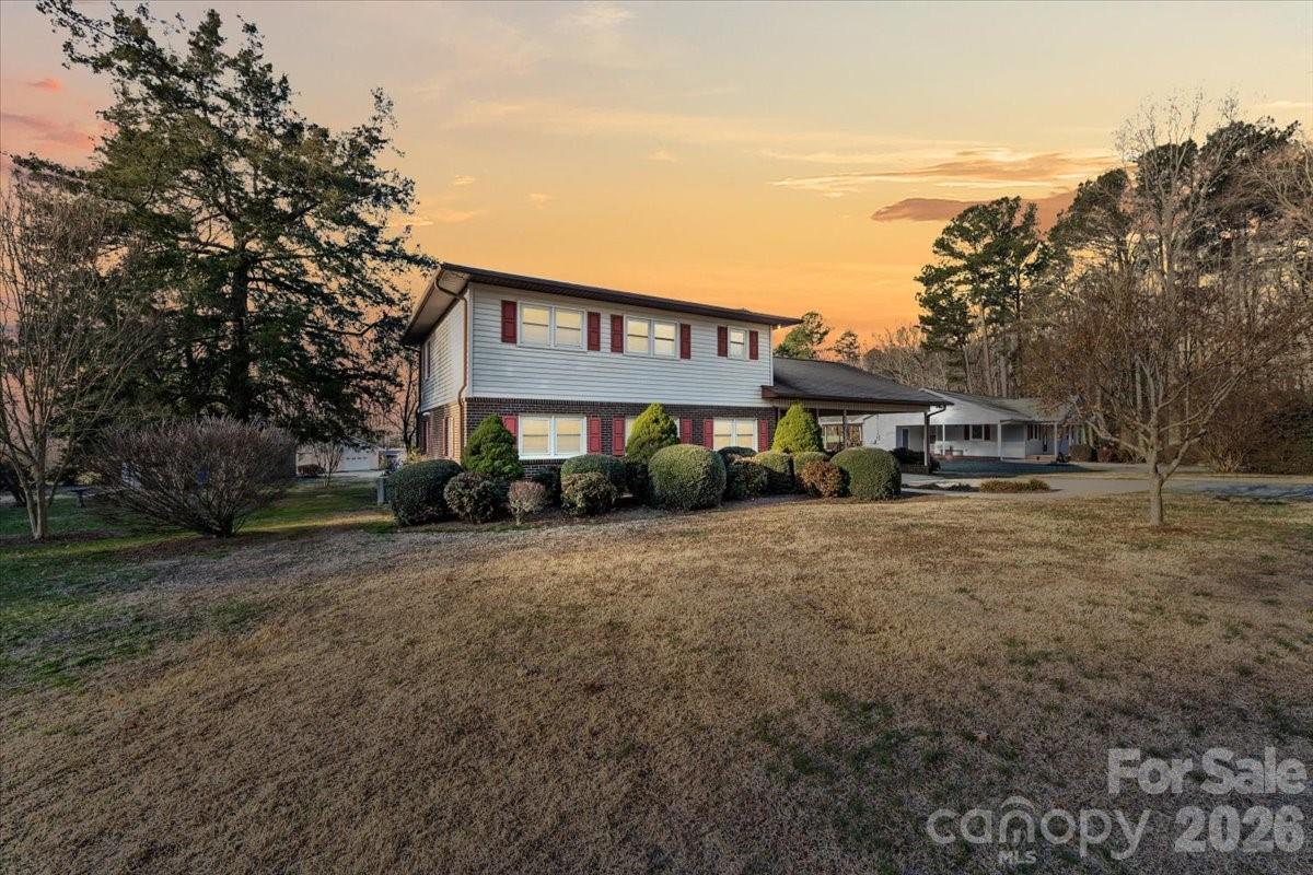 372 Holly Hills Drive Property Photo 3