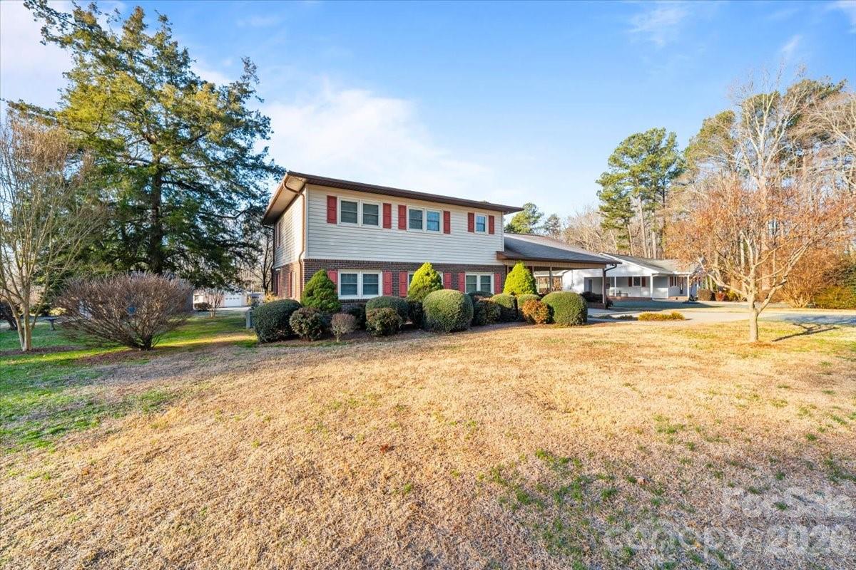 372 Holly Hills Drive Property Photo 4