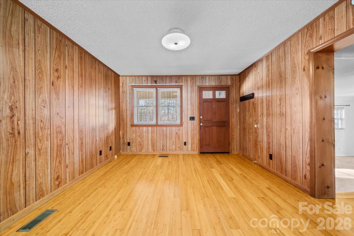 372 Holly Hills Drive Property Photo 12