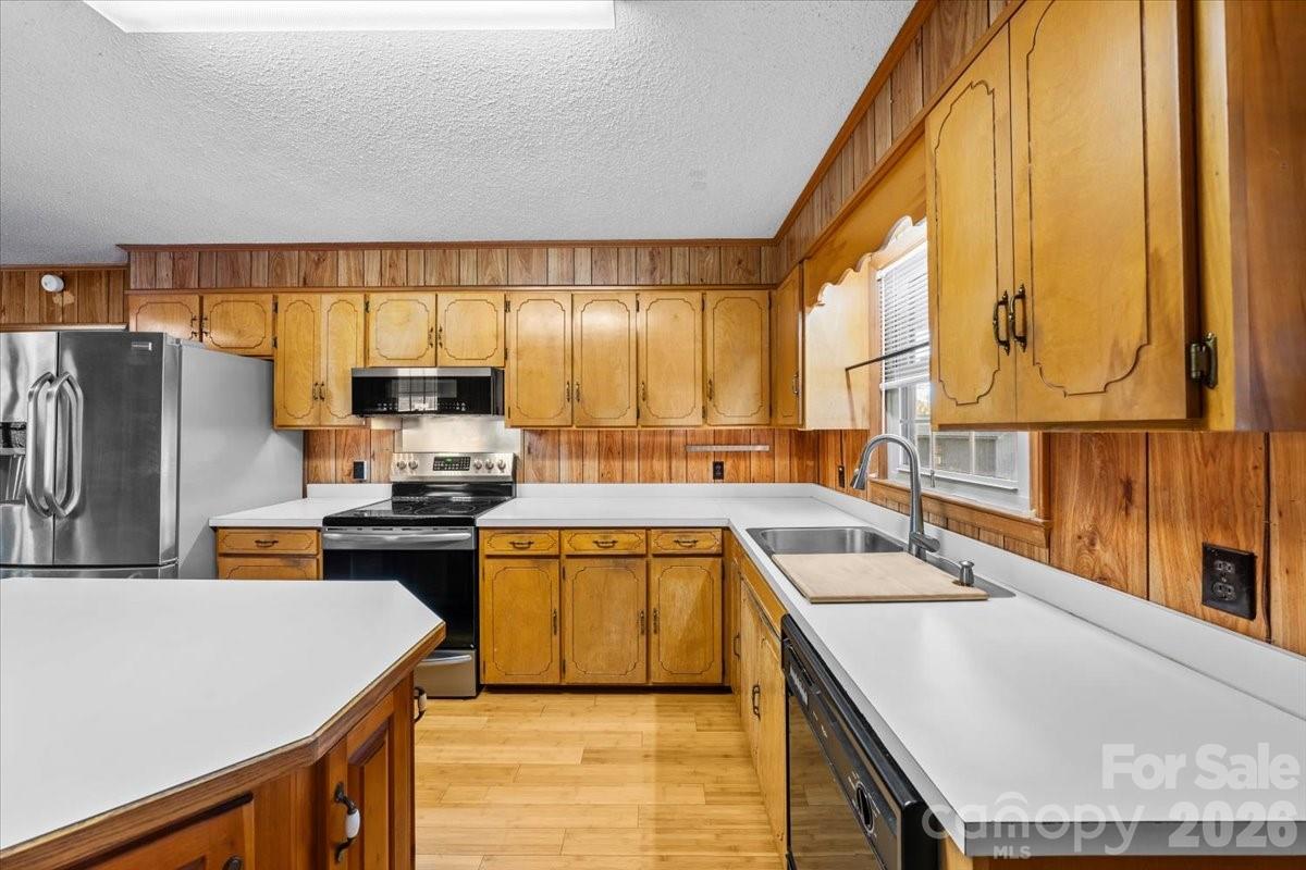 372 Holly Hills Drive Property Photo 13