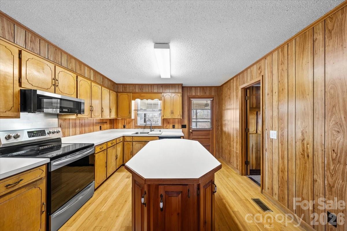 372 Holly Hills Drive Property Photo 16