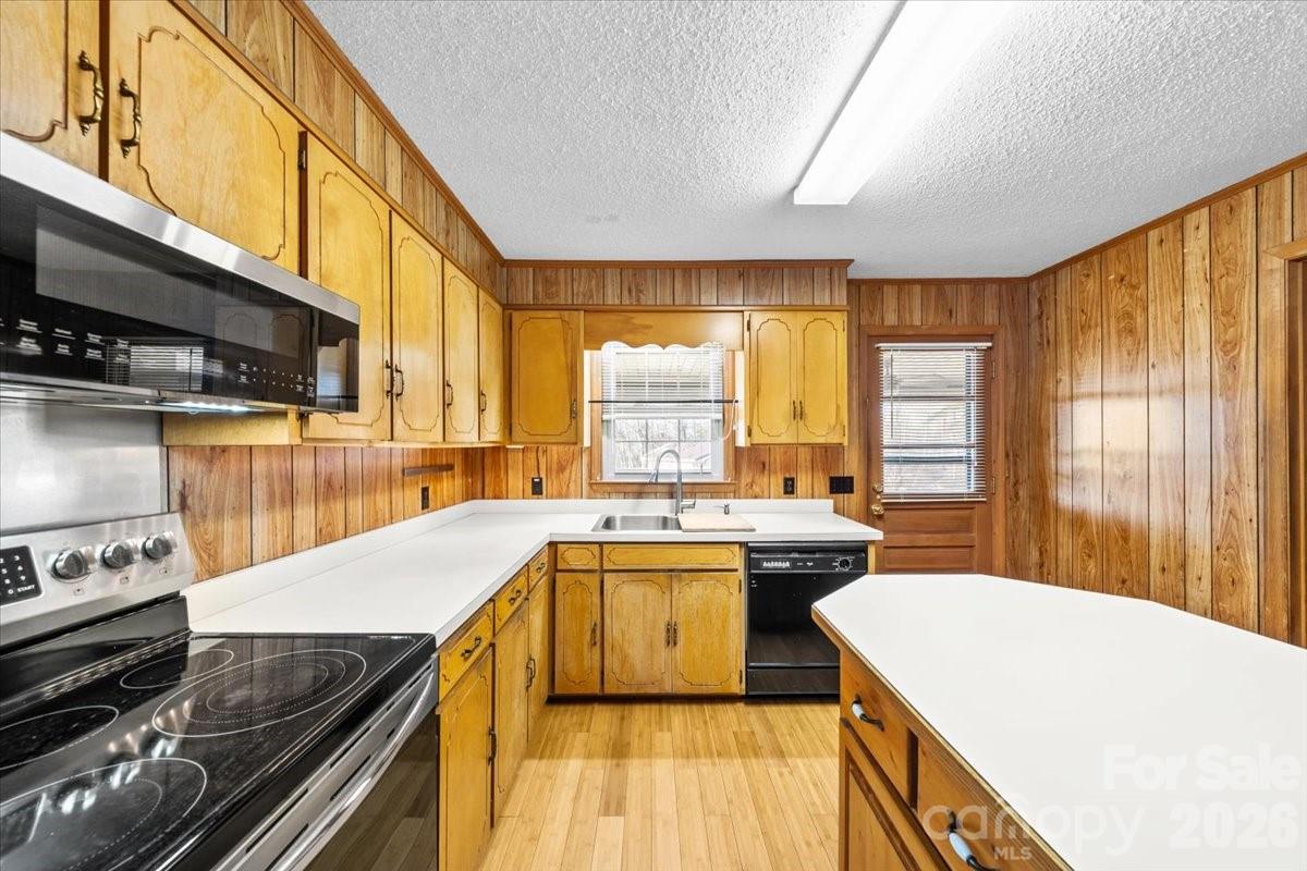 372 Holly Hills Drive Property Photo 17