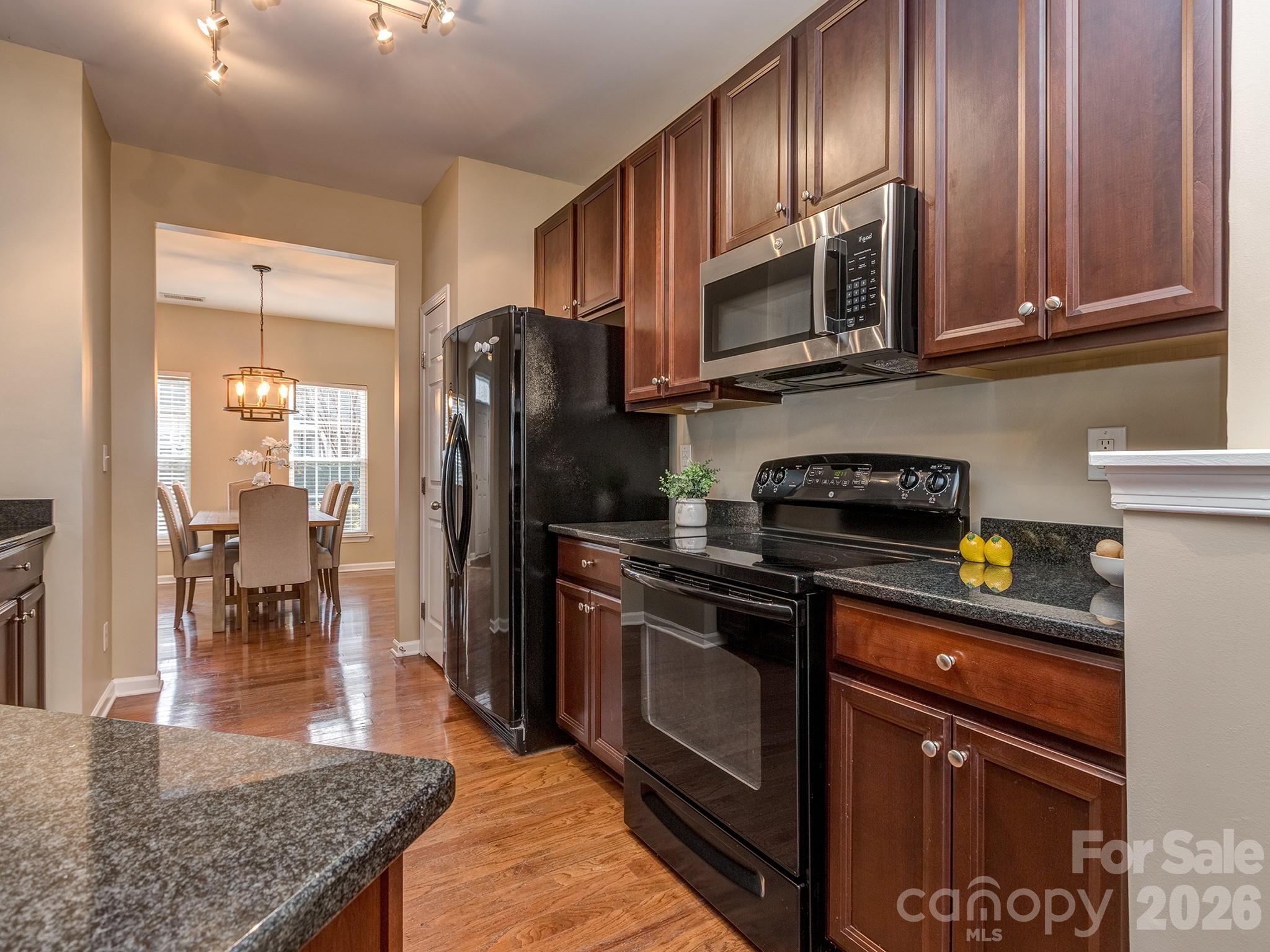 5922 Union Pacific Avenue Property Photo 11
