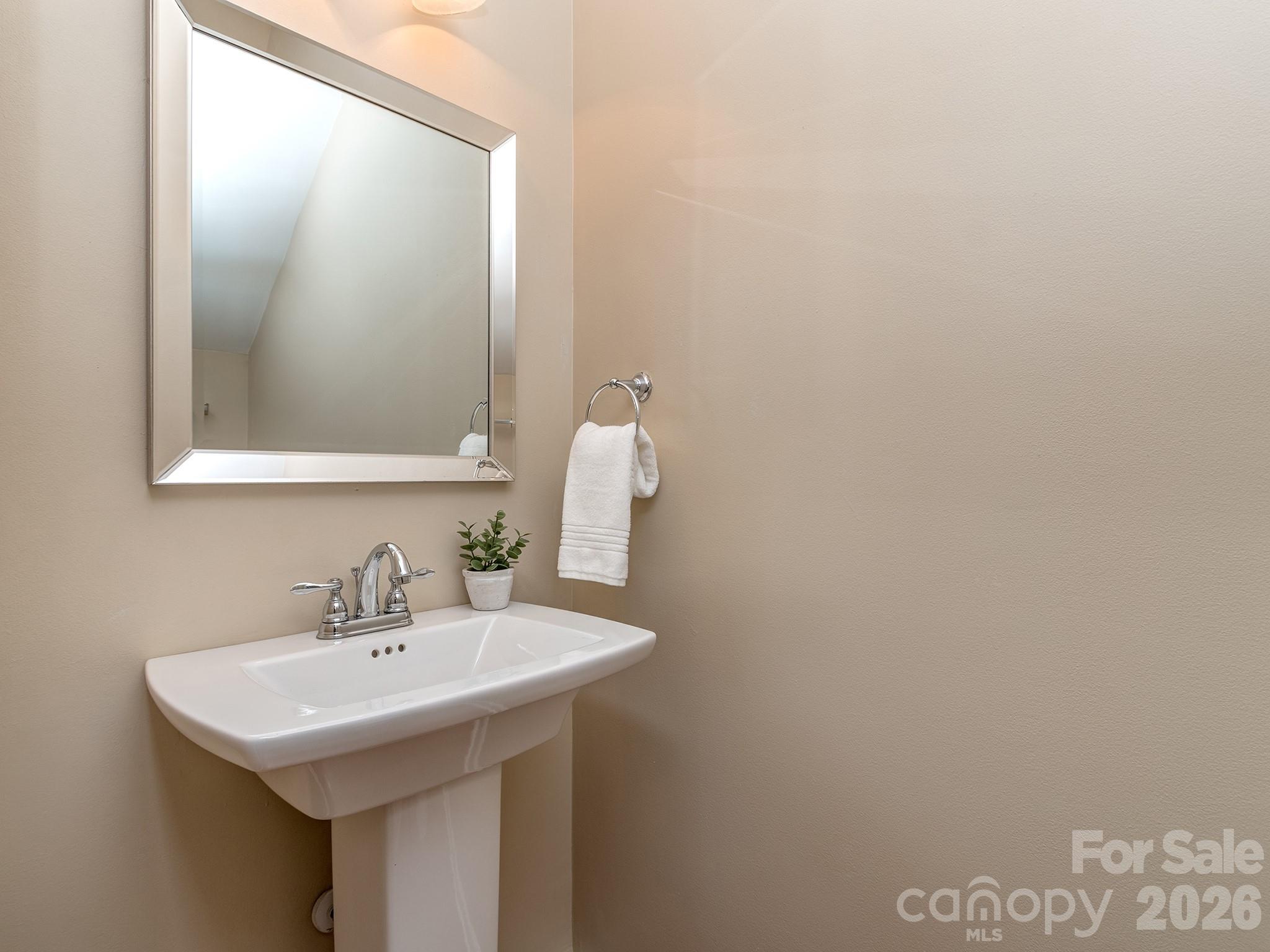 5922 Union Pacific Avenue Property Photo 16