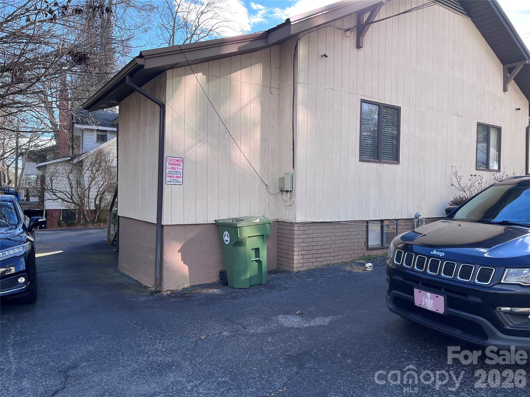899 Haywood Road Property Photo 7