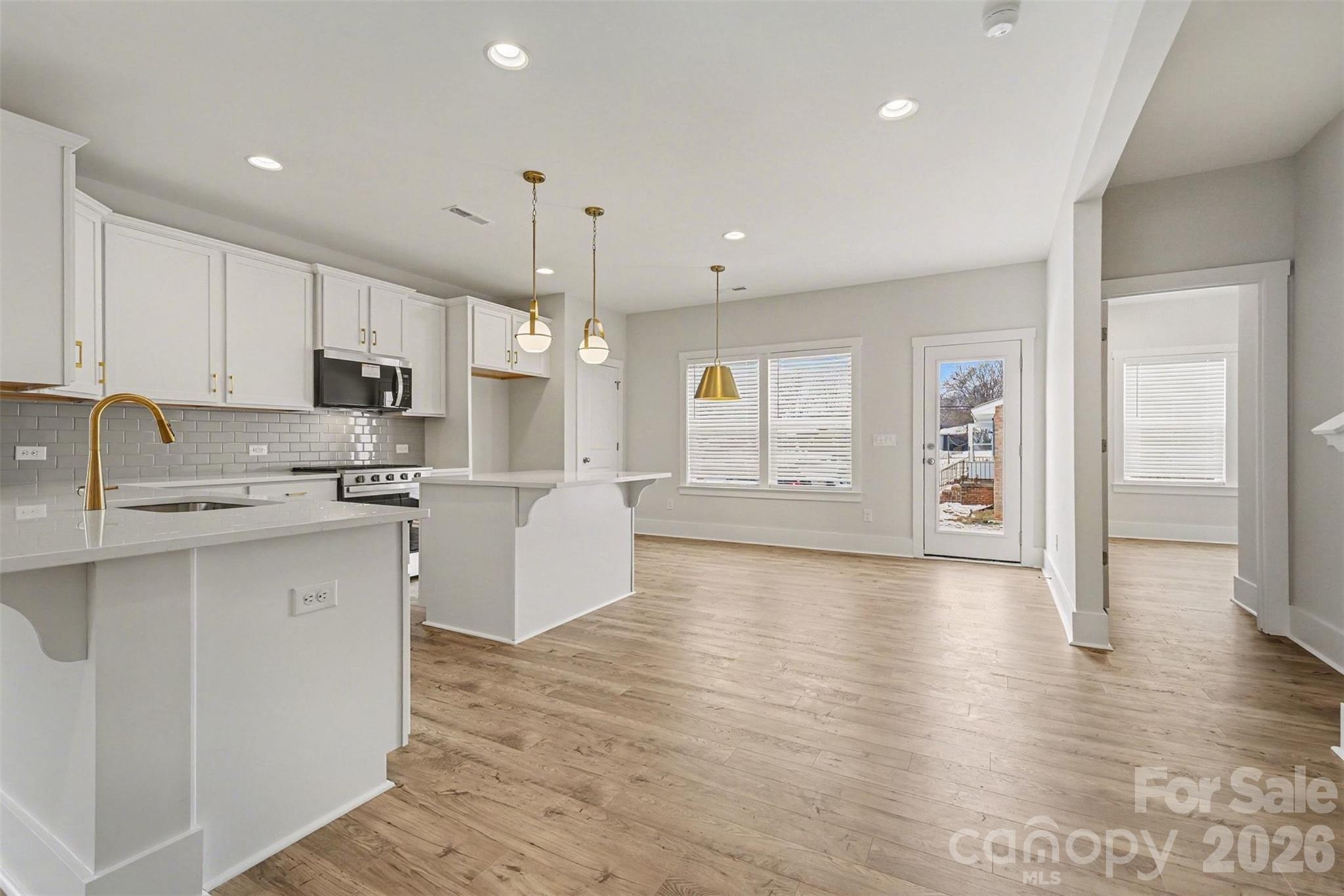 4768 Americana Avenue Property Photo 4