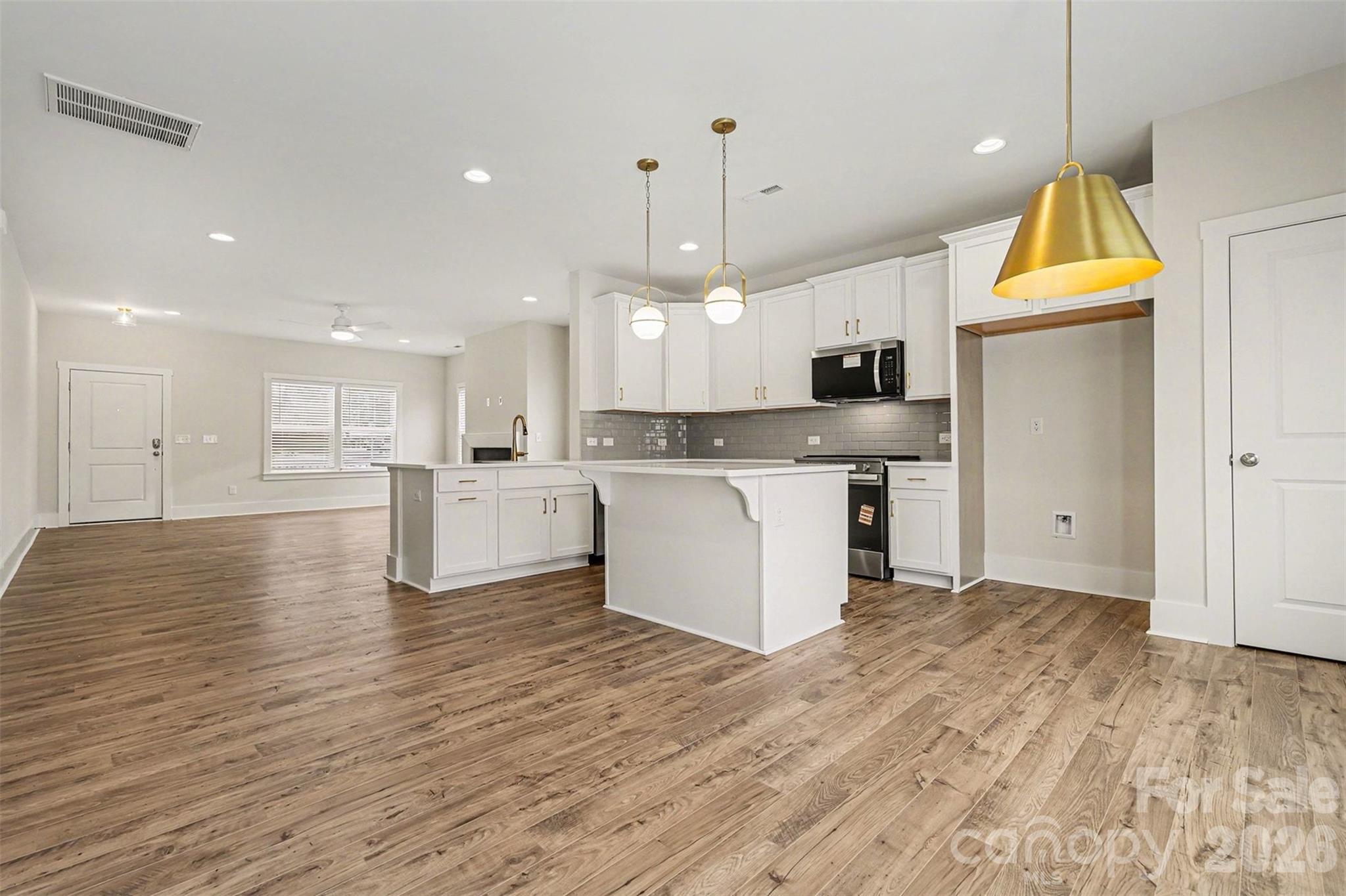 4768 Americana Avenue Property Photo 5