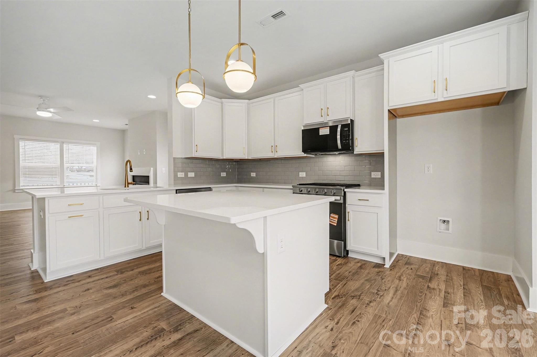 4768 Americana Avenue Property Photo 7