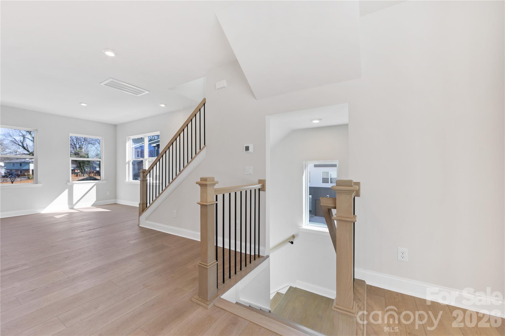 905 Archway Lane Property Photo 7