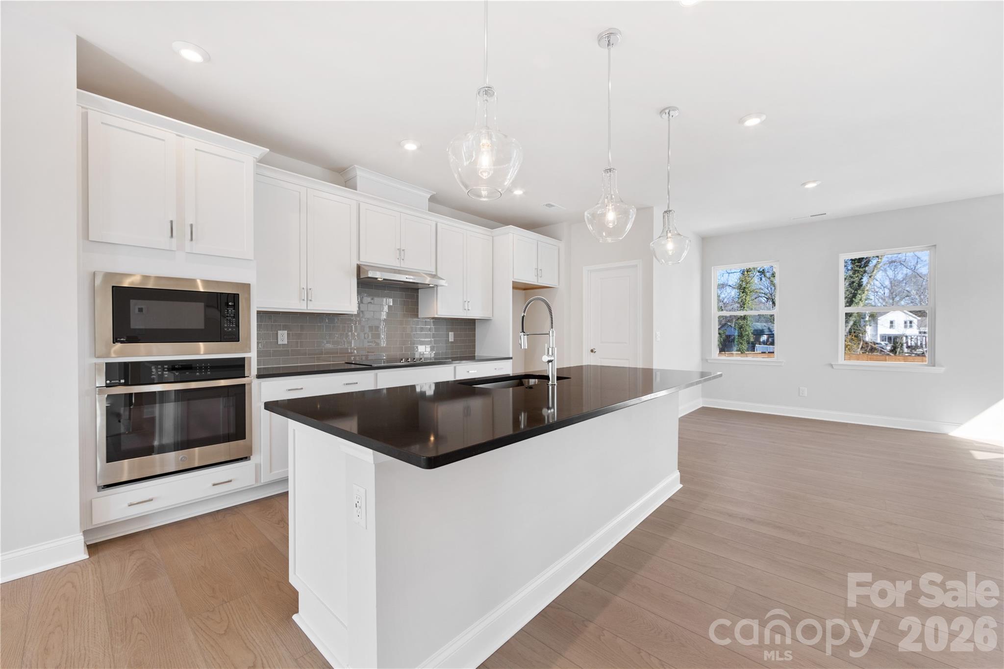 905 Archway Lane Property Photo 10