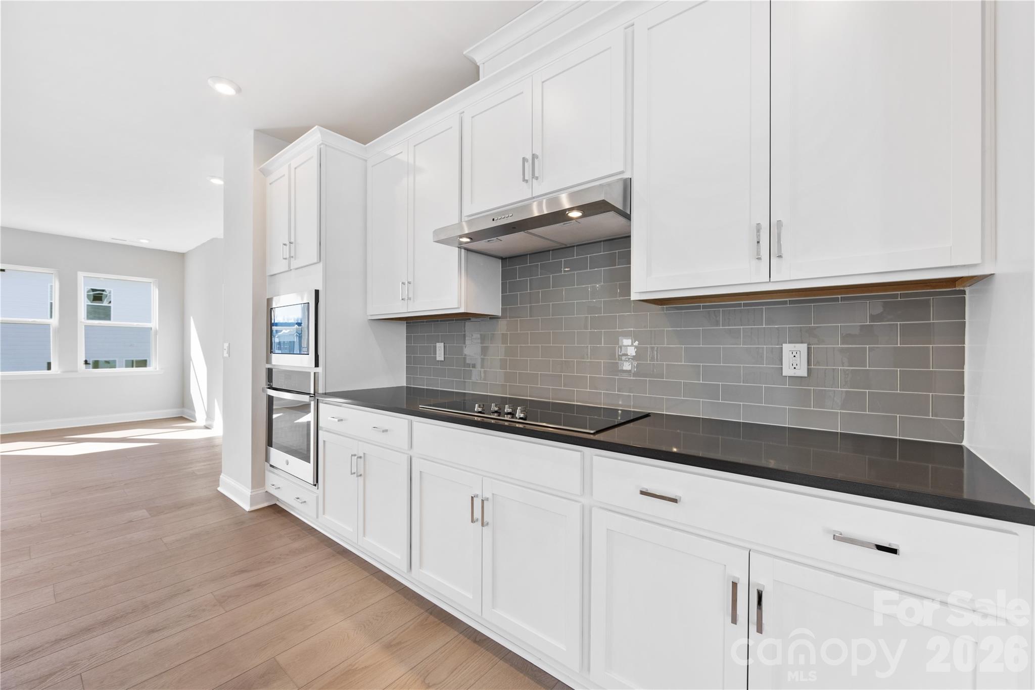 905 Archway Lane Property Photo 11
