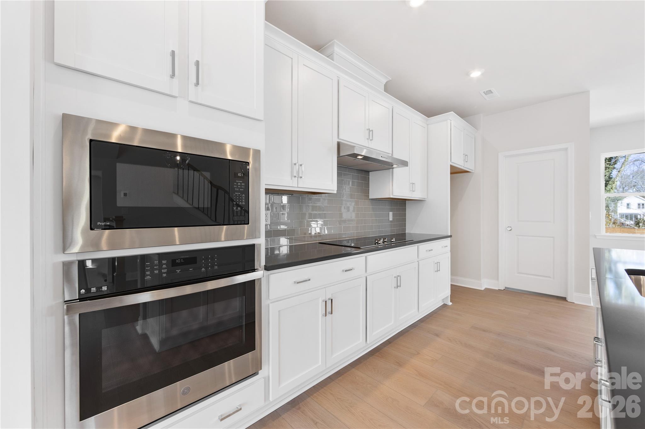905 Archway Lane Property Photo 12