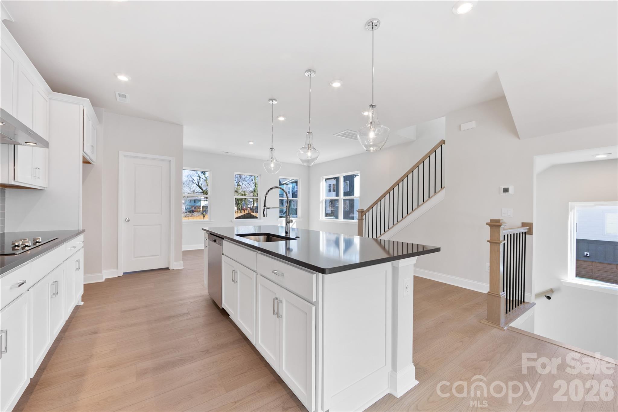 905 Archway Lane Property Photo 13