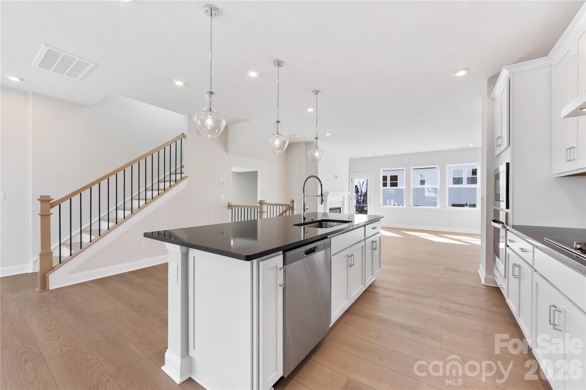 905 Archway Lane Property Photo 14