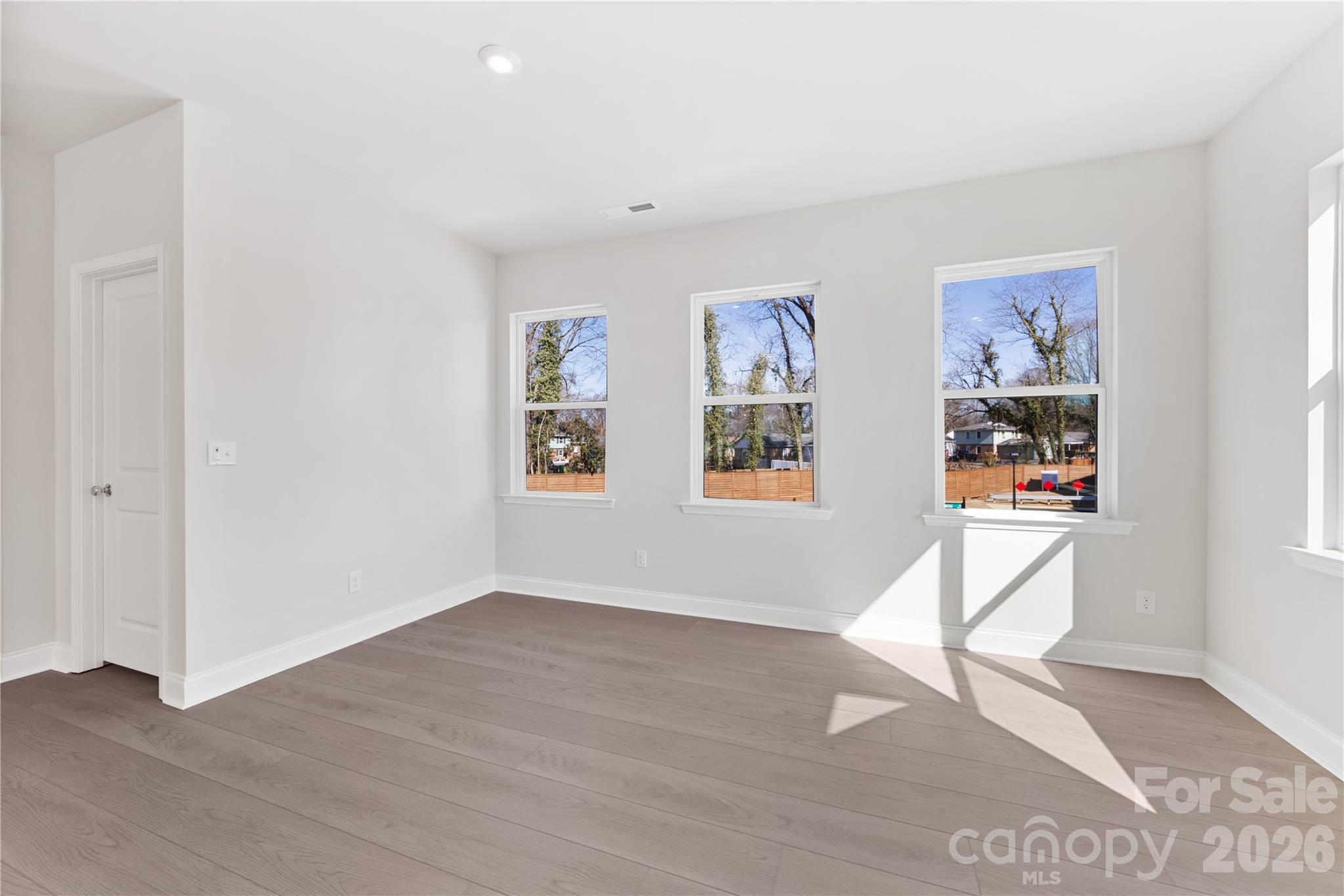 905 Archway Lane Property Photo 16