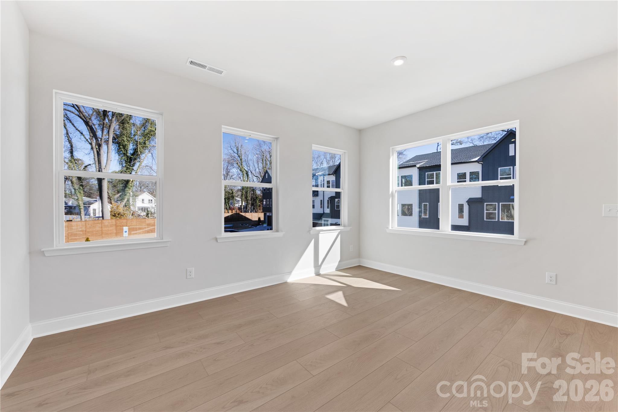905 Archway Lane Property Photo 17
