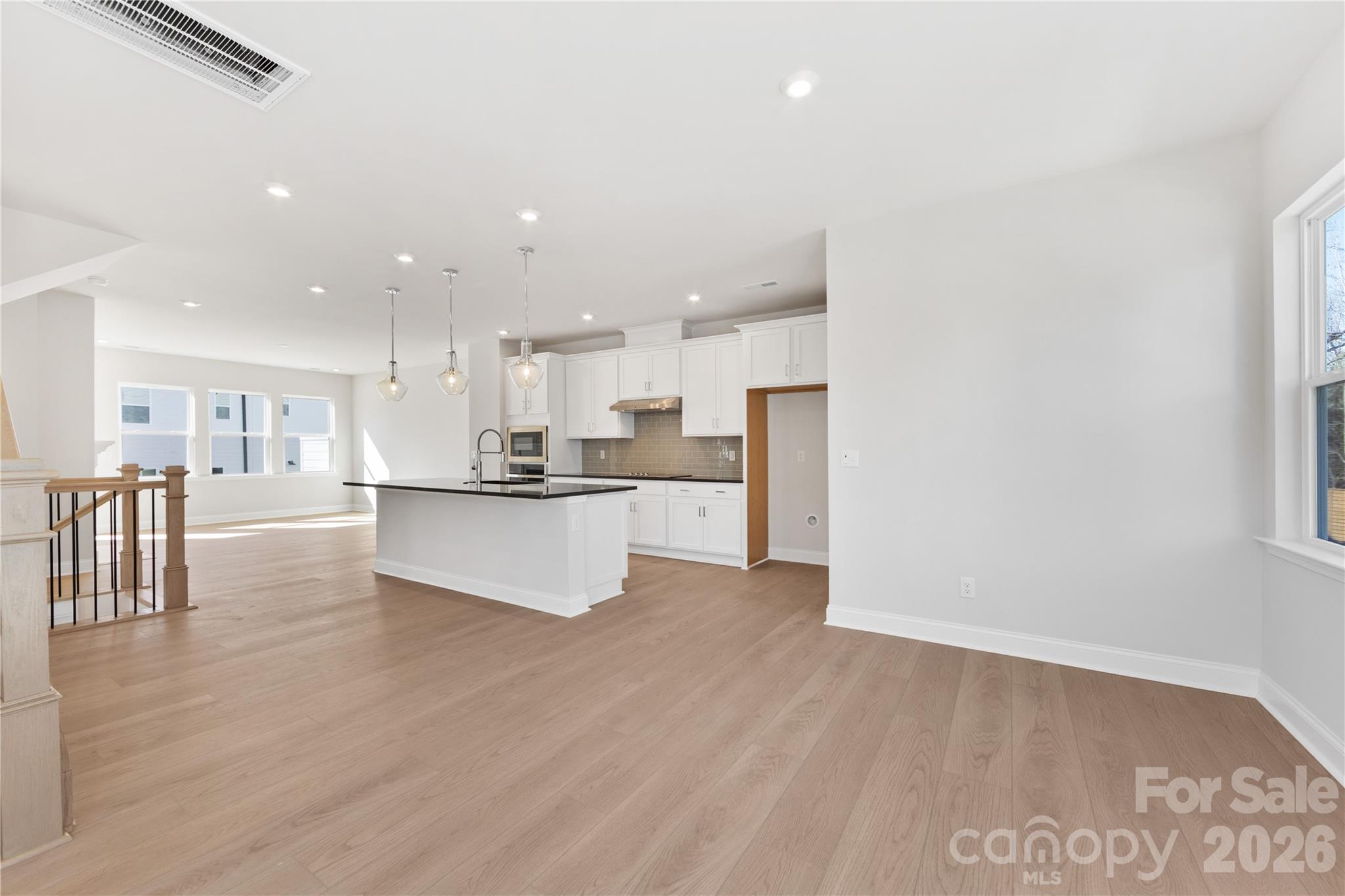 905 Archway Lane Property Photo 18
