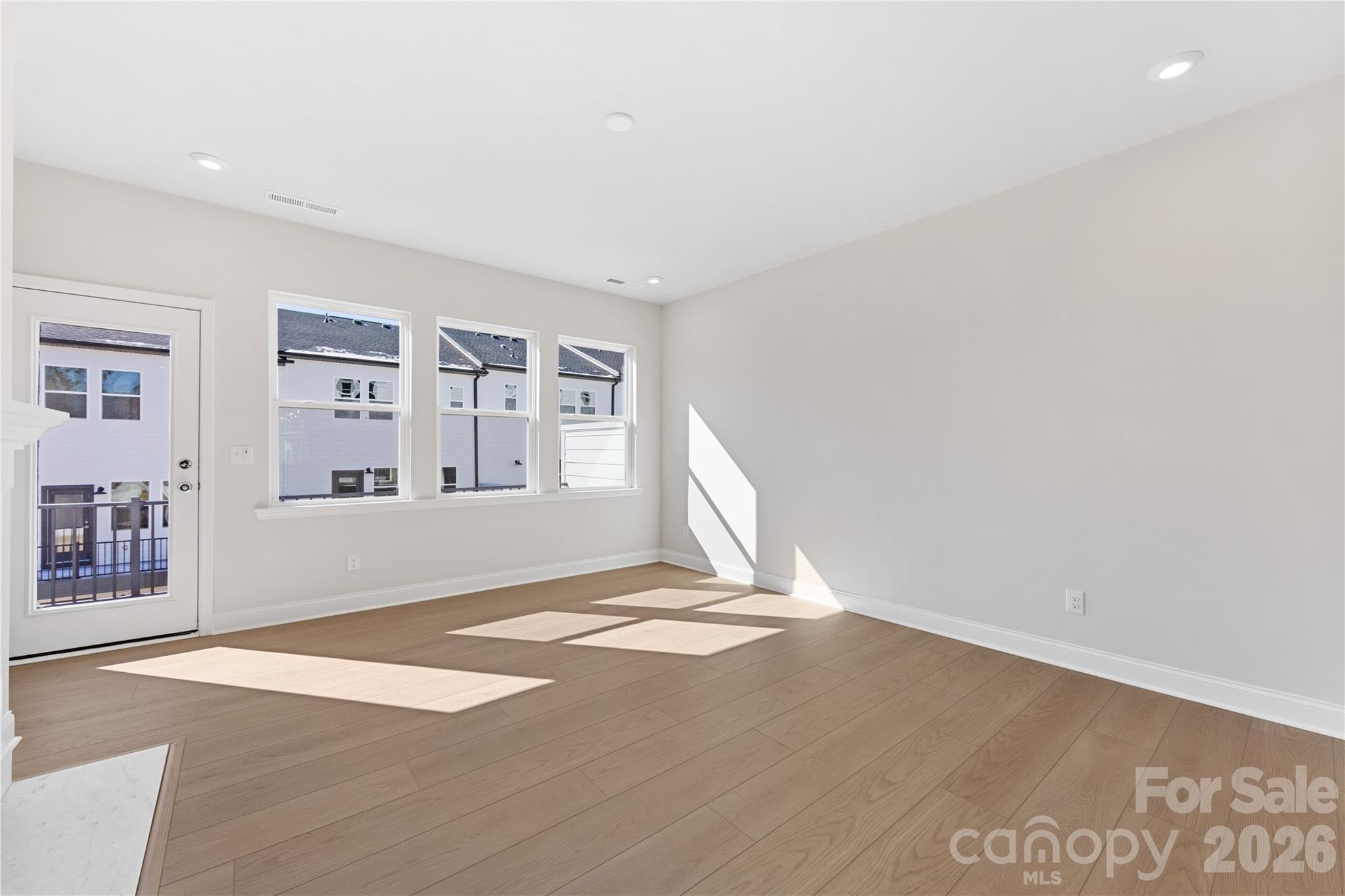 905 Archway Lane Property Photo 21