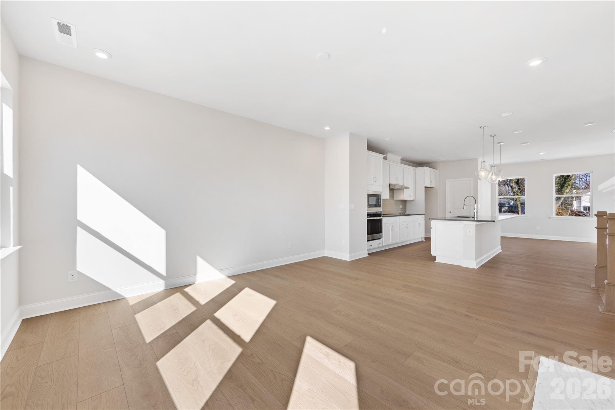905 Archway Lane Property Photo 22
