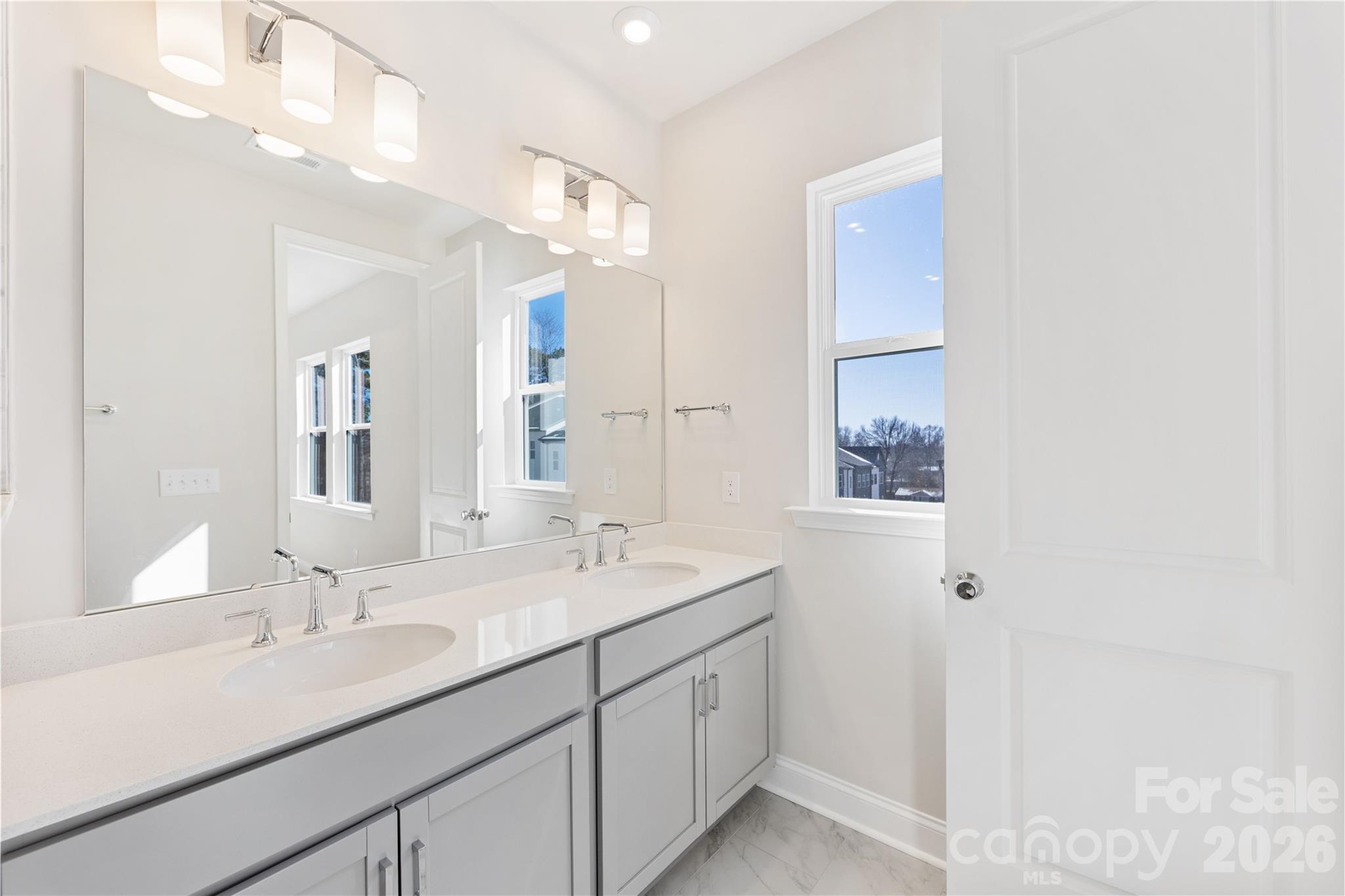 905 Archway Lane Property Photo 31