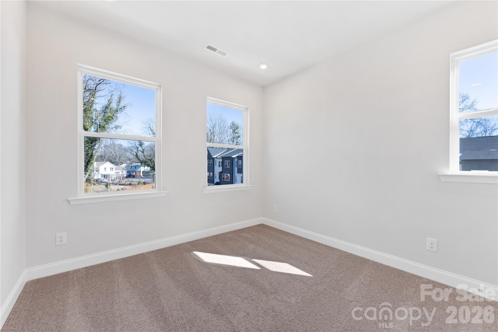 905 Archway Lane Property Photo 32