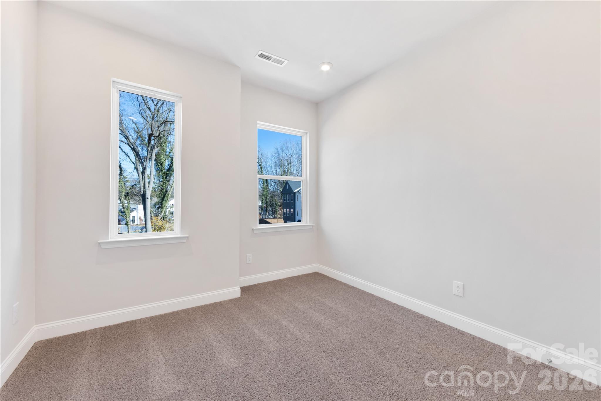 905 Archway Lane Property Photo 33
