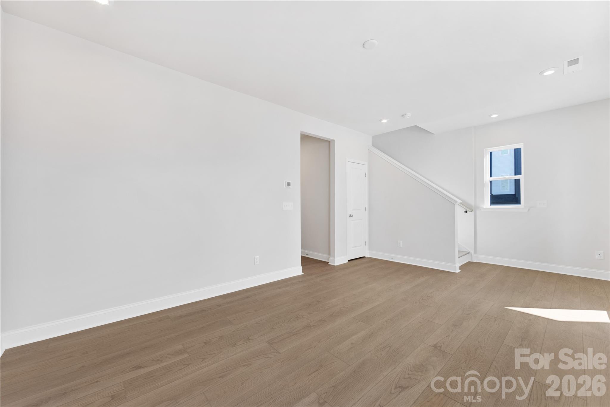 905 Archway Lane Property Photo 34