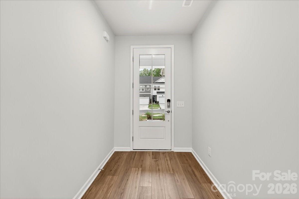 606 Webster Lane Property Photo 3