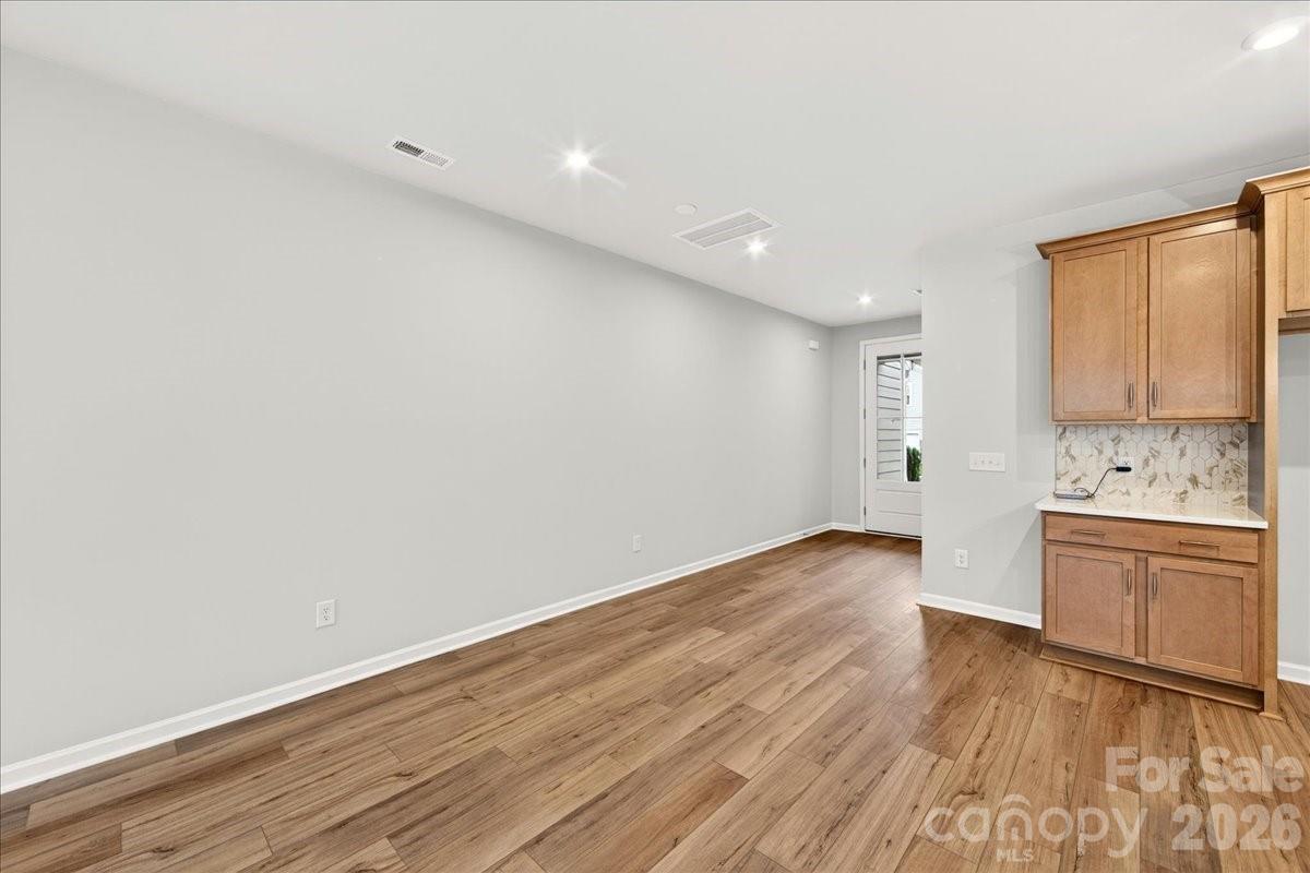 606 Webster Lane Property Photo 10