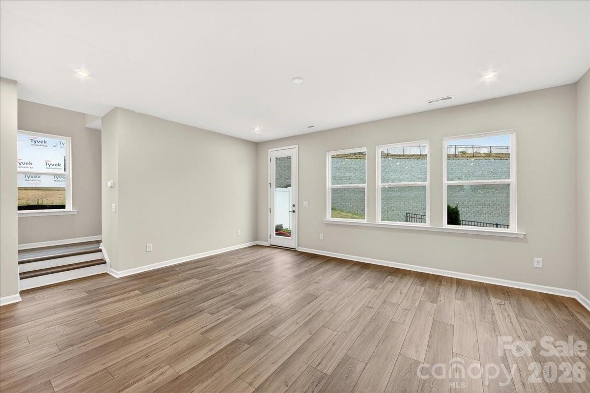 606 Webster Lane Property Photo 11