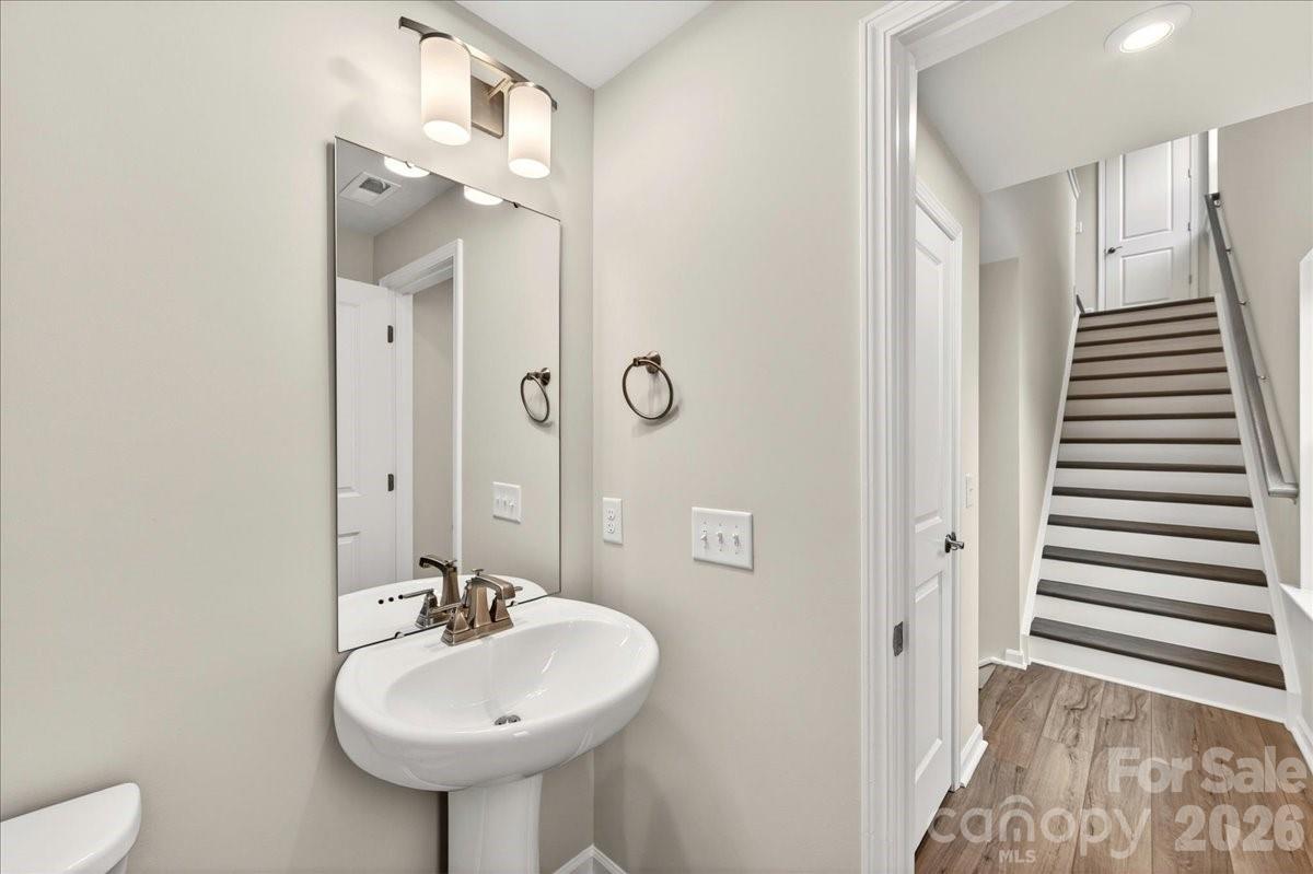 606 Webster Lane Property Photo 14