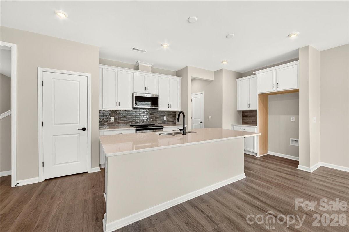 604 Webster Lane Property Photo 9
