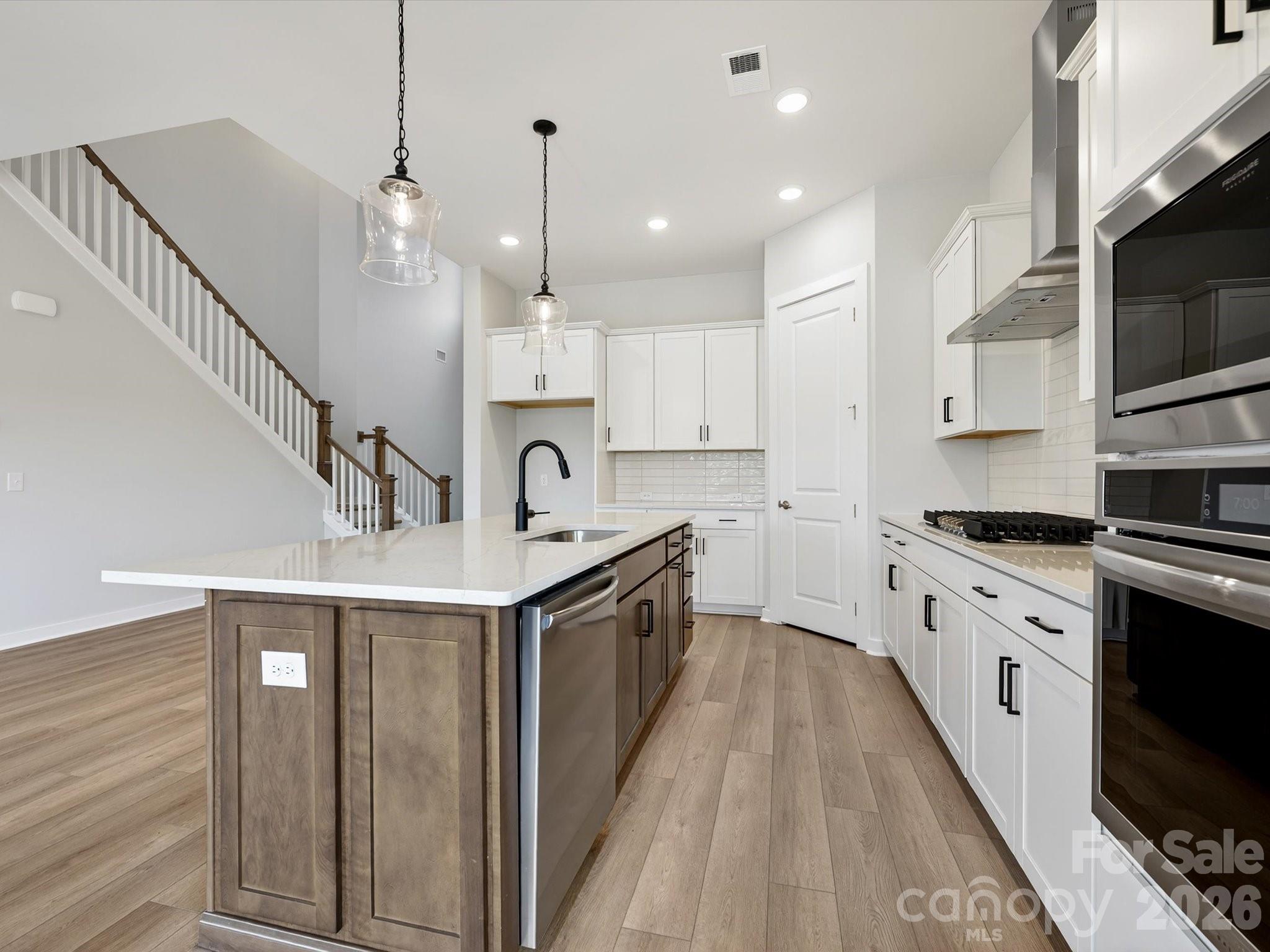 333 Portree Street Property Photo 10