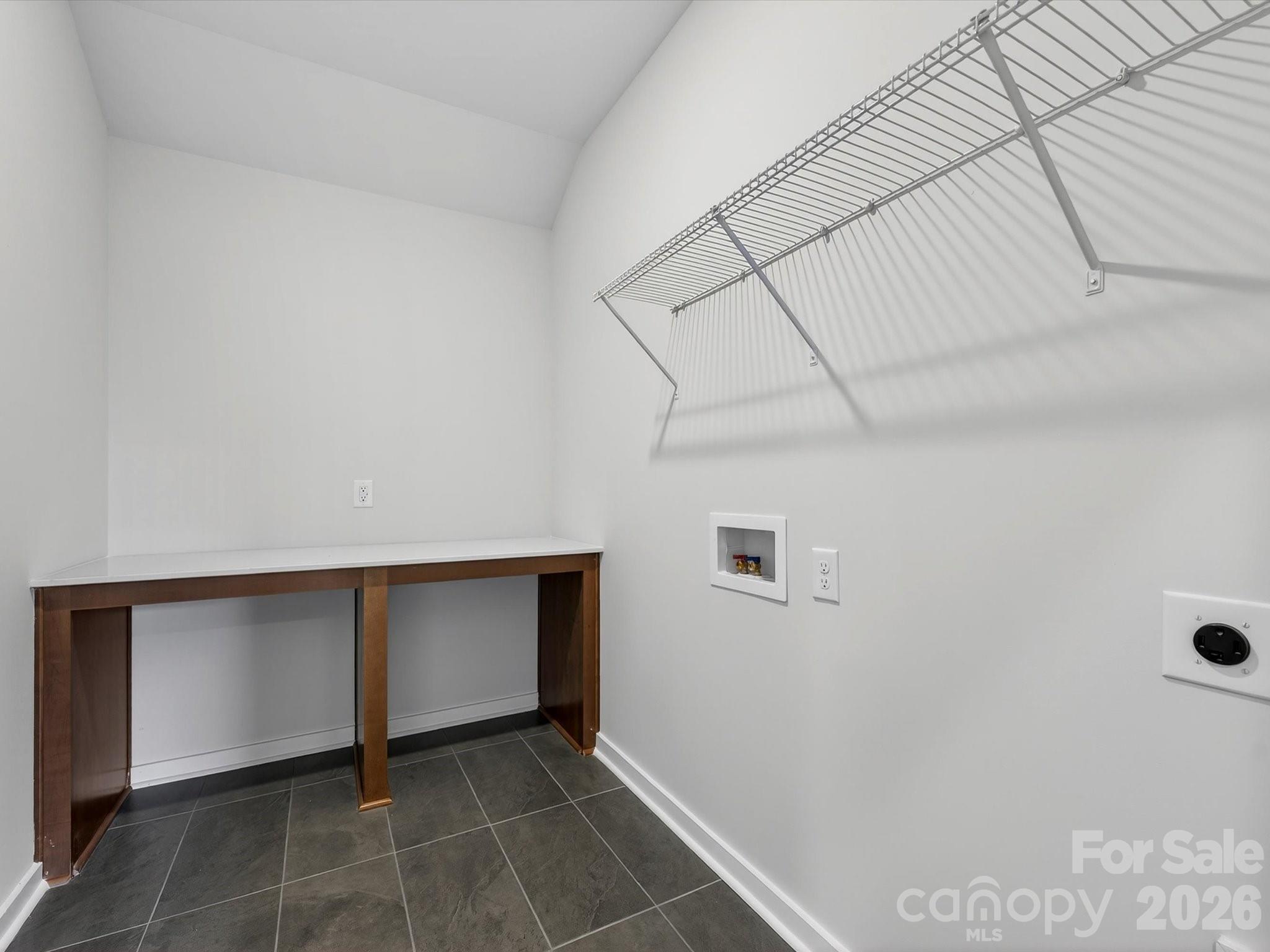 333 Portree Street Property Photo 30