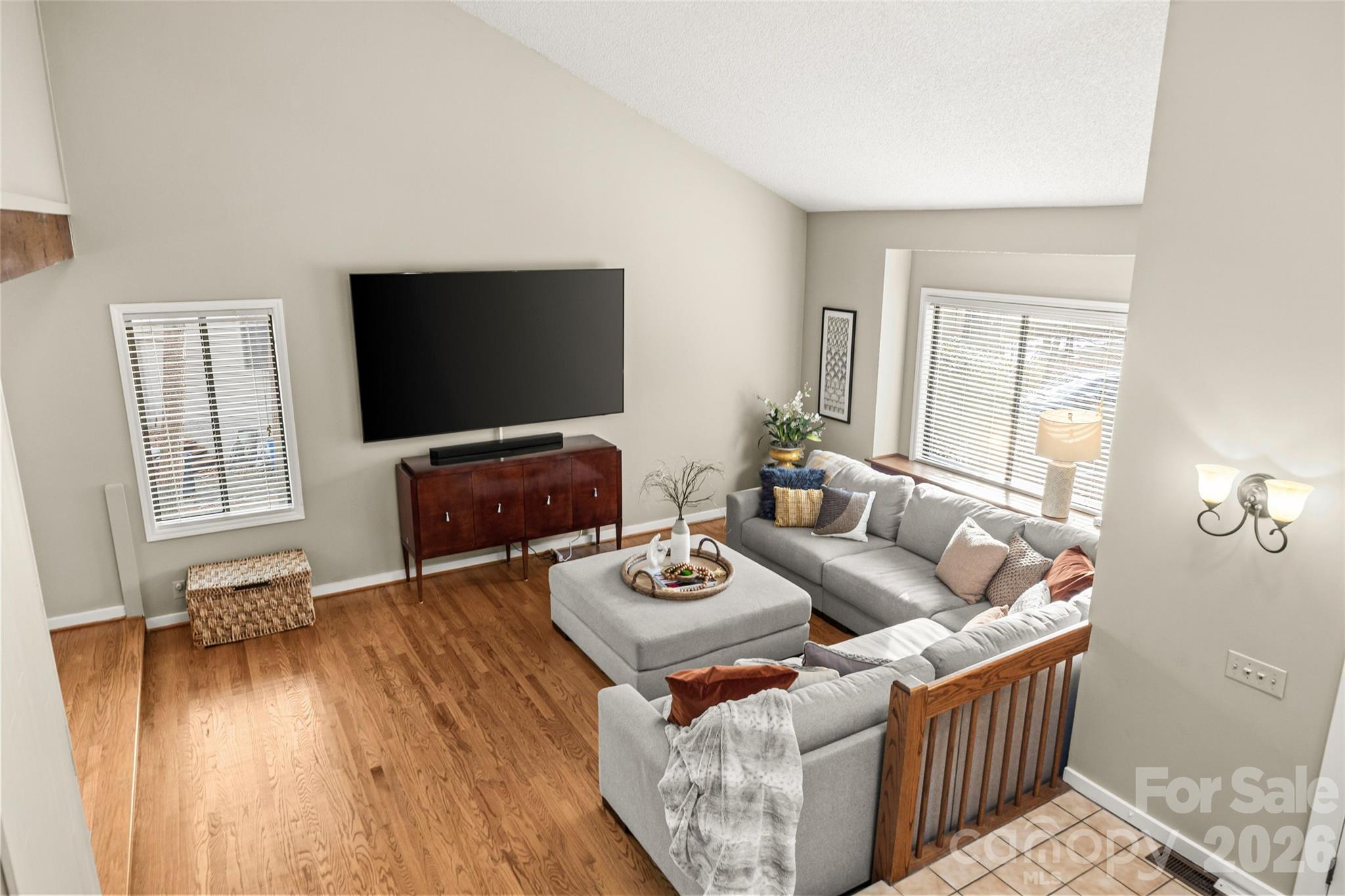 9562 Hunting Court Property Photo 8