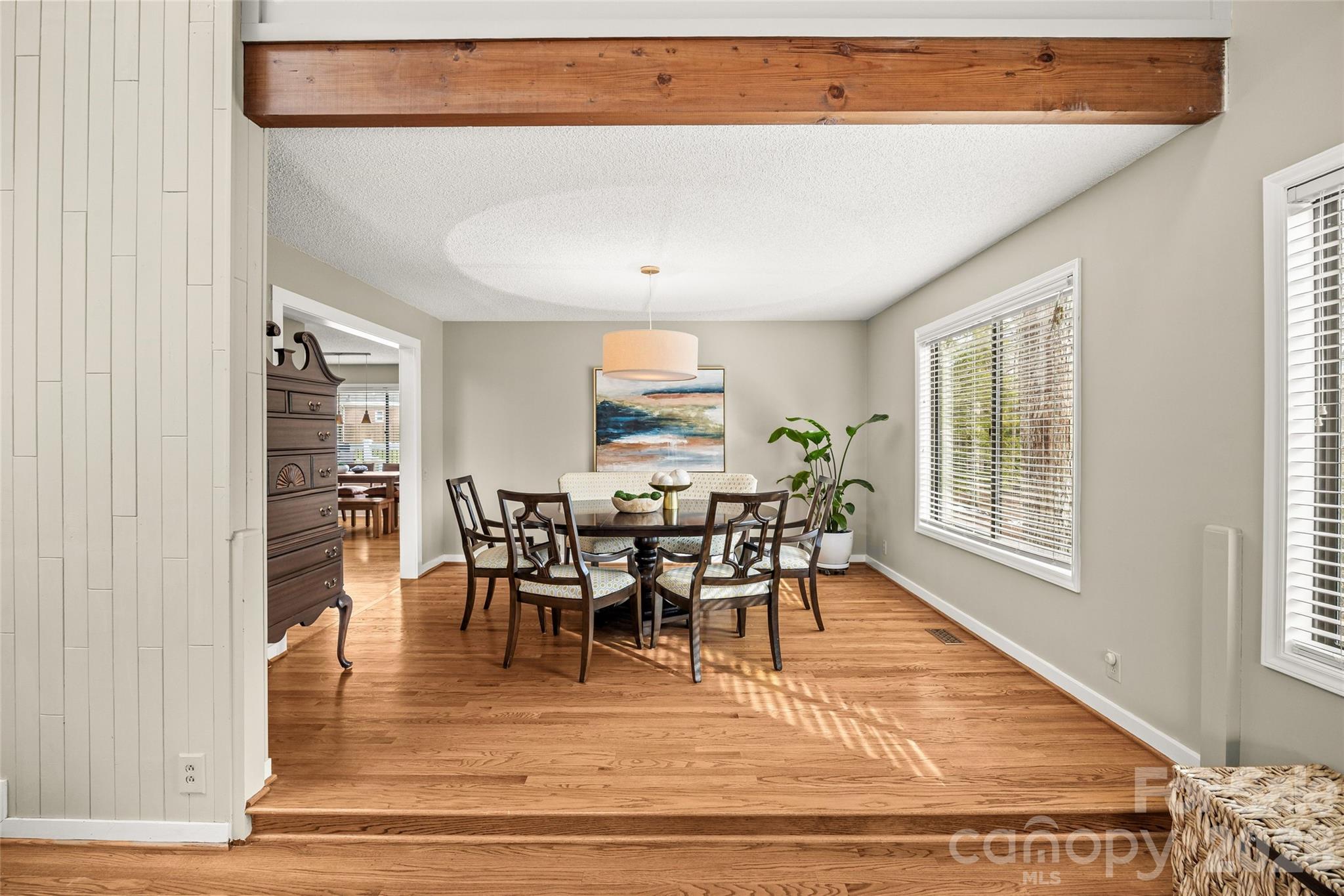9562 Hunting Court Property Photo 10