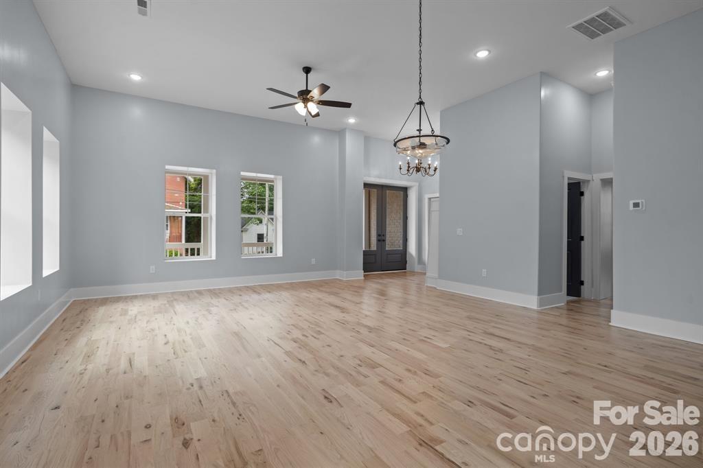 204 W Wade Street Property Photo 3