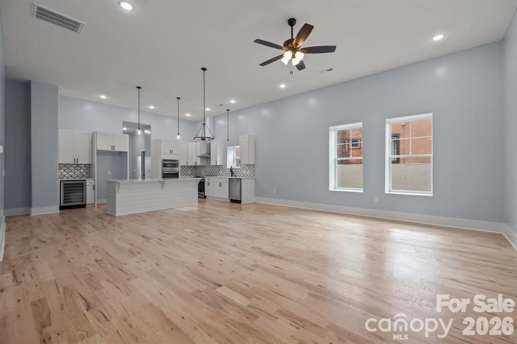 204 W Wade Street Property Photo 4