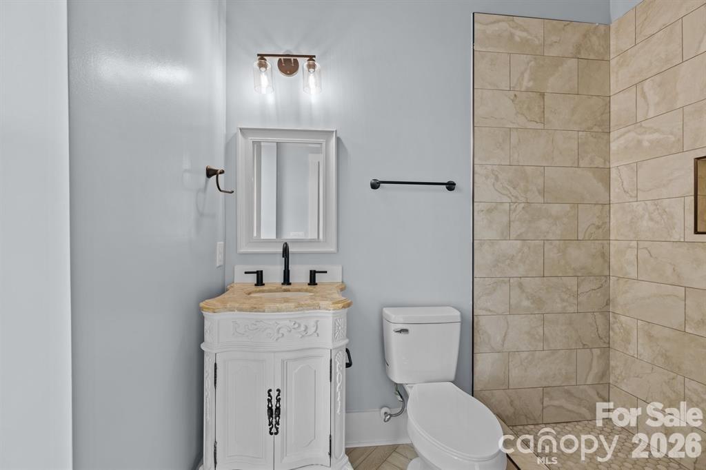 204 W Wade Street Property Photo 9