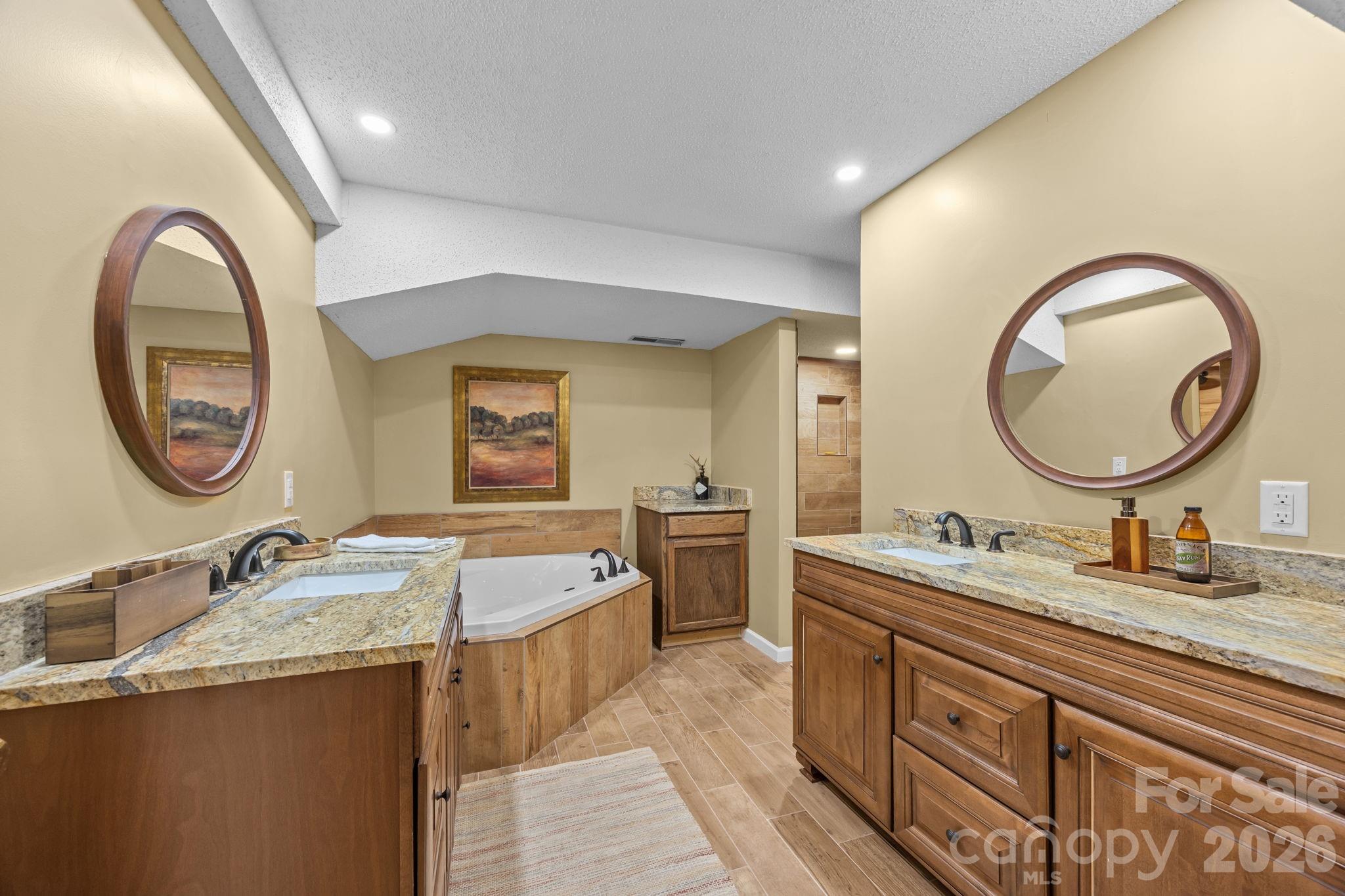 501 Woodfield Drive Property Photo 28