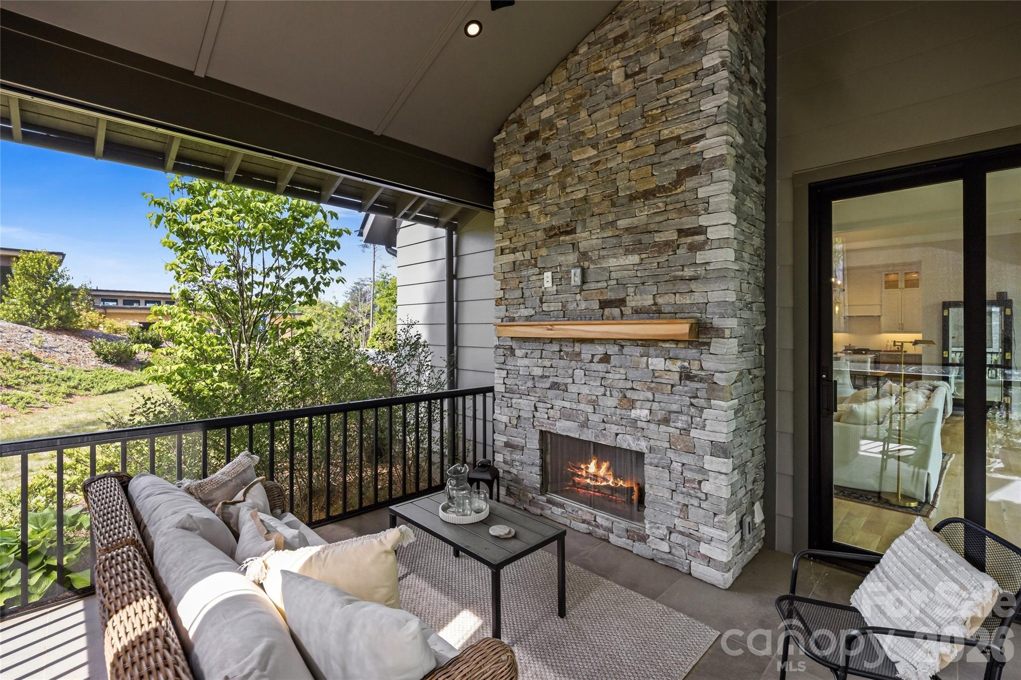 162 Riverbend Forest Drive Property Photo 8
