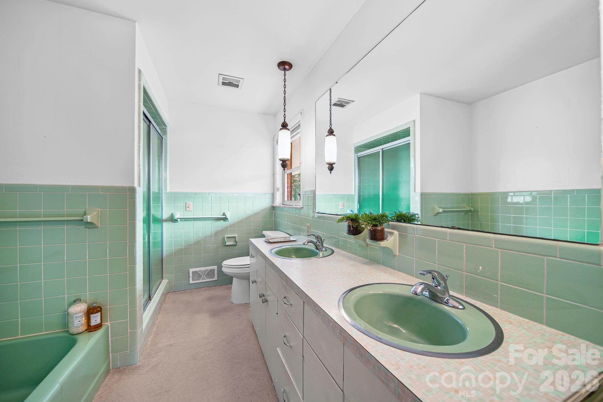701 E Oakwood Avenue Property Photo 19