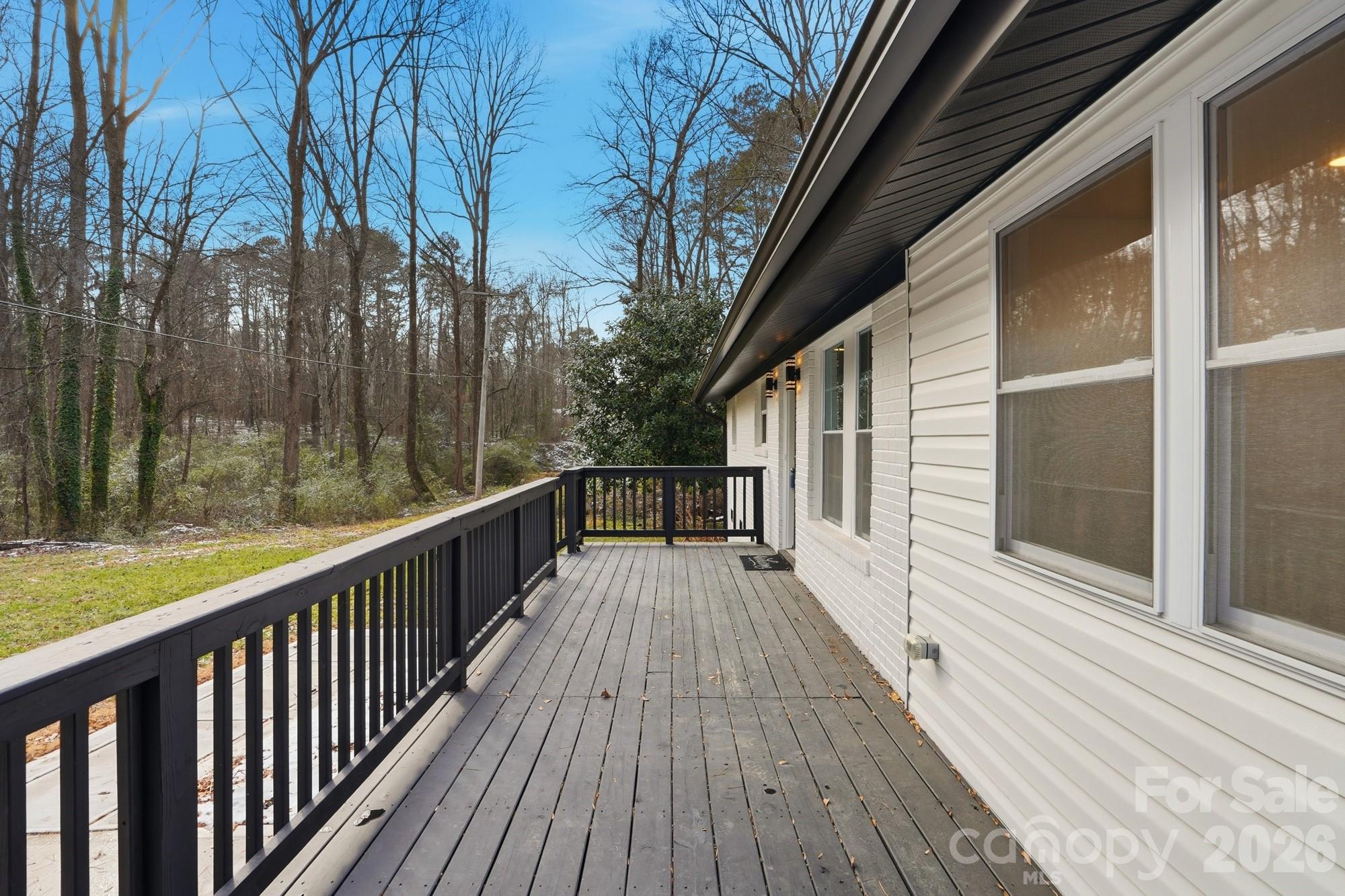 704 W Border Street Property Photo 15