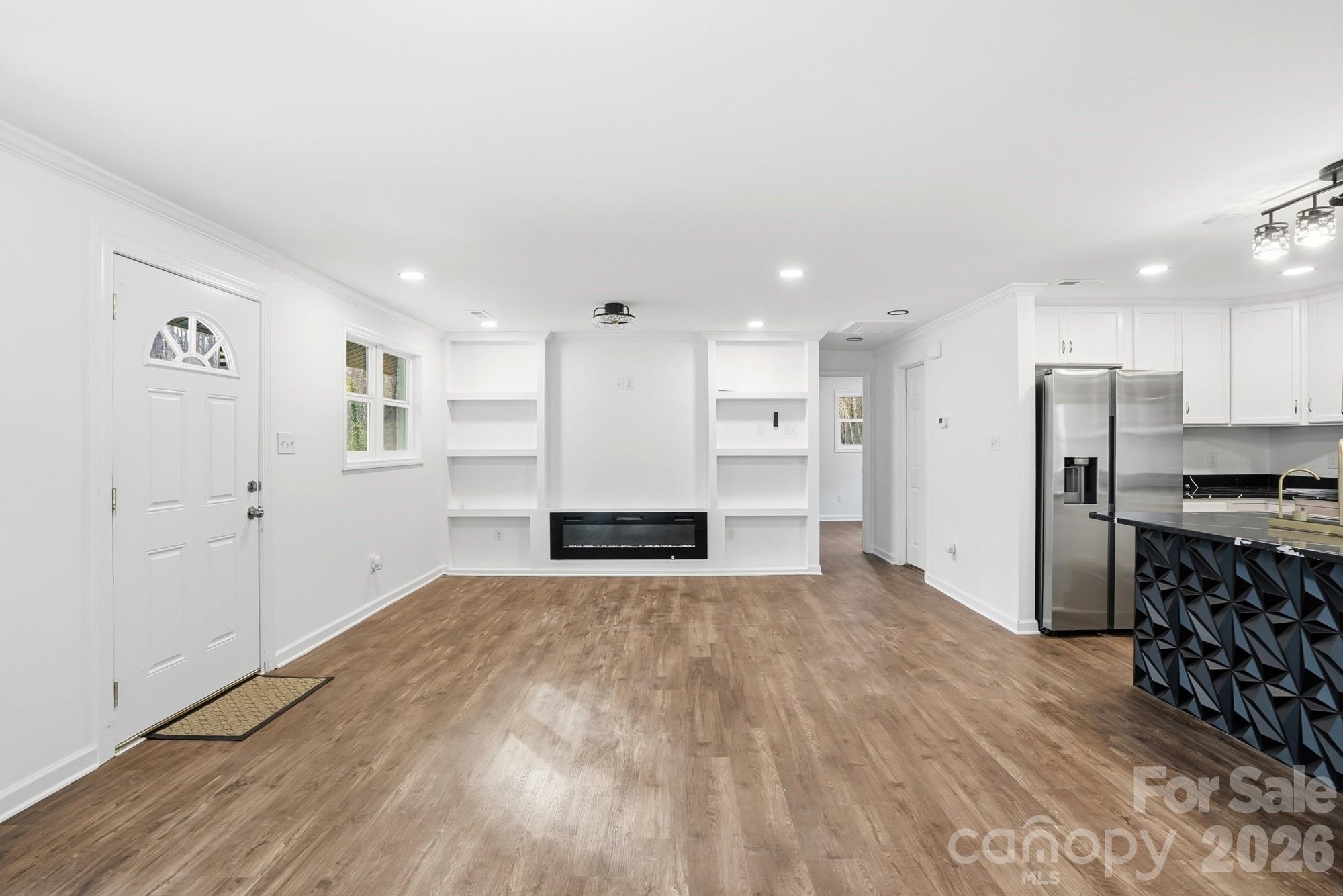 704 W Border Street Property Photo 18