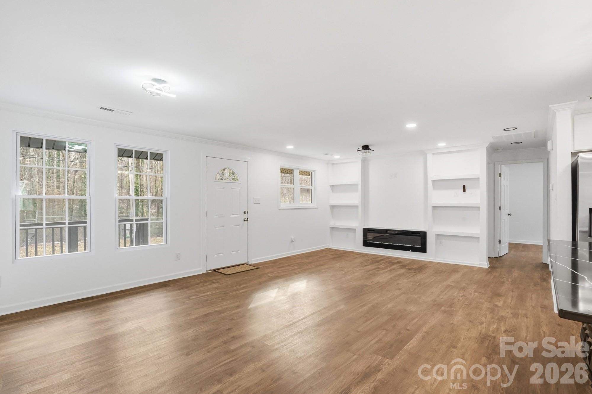 704 W Border Street Property Photo 19