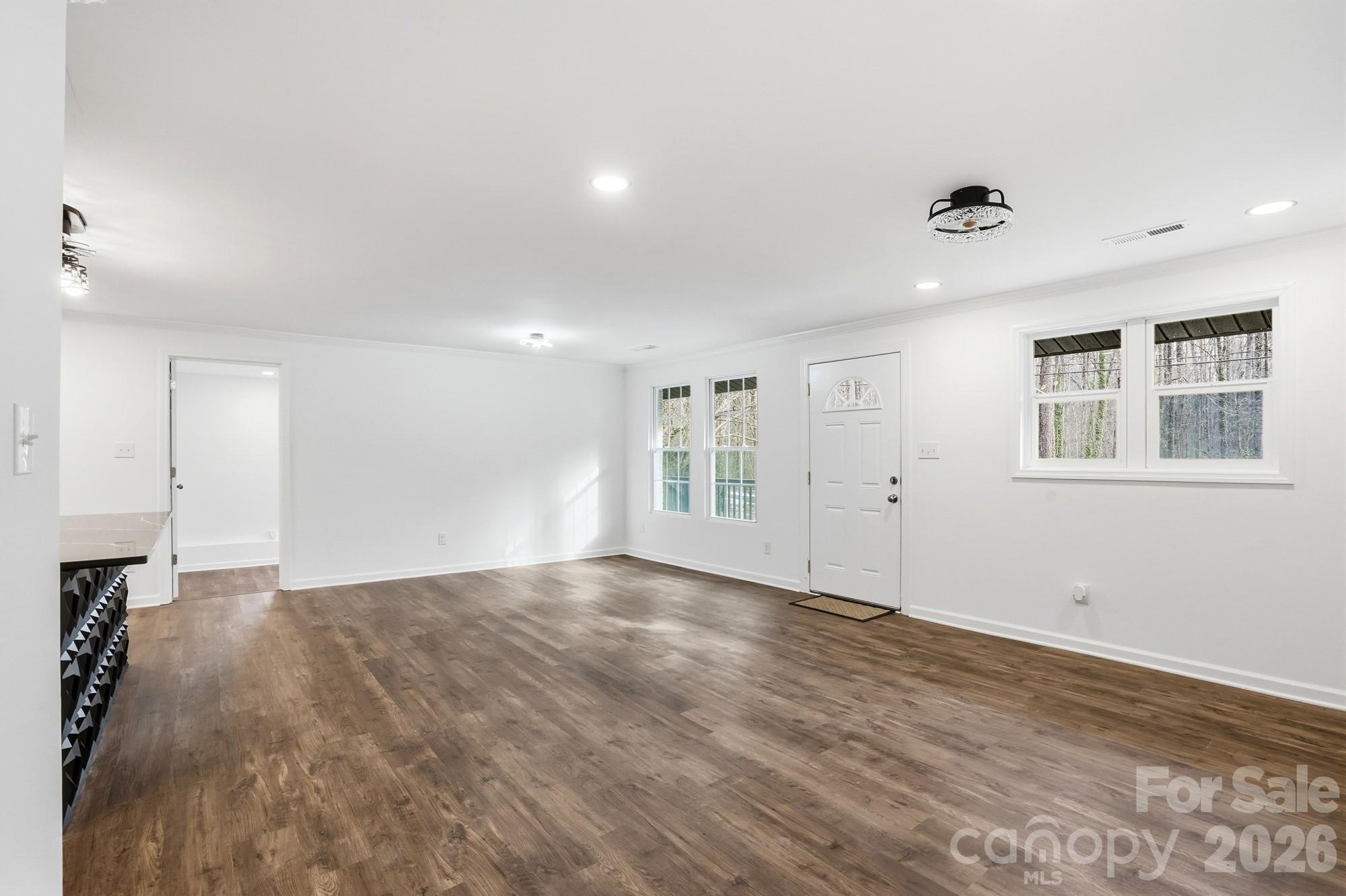 704 W Border Street Property Photo 21